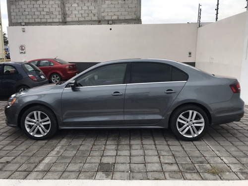 732118-MLM46638735357_072021 Volkswagen Jetta 4 Puertas