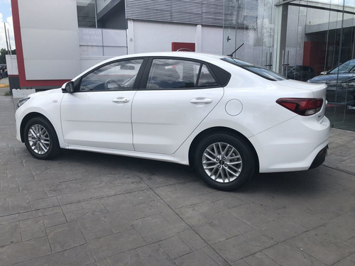 841235-MLM46638729333_072021 Kia Rio 4 Puertas