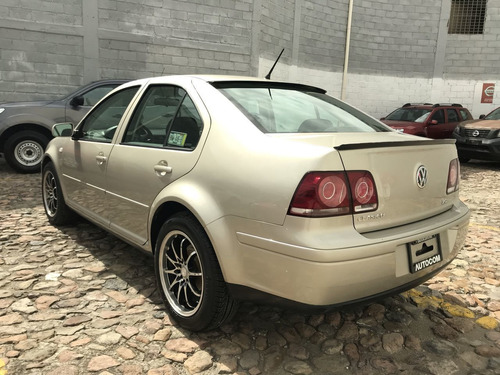 http://http2.mlstatic.com/D_863672-MLM46649881754_072021-O.jpg Volkswagen Jetta Clásico 4 Puertas