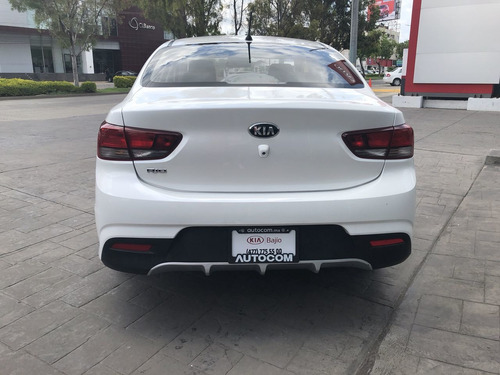 979610-MLM46638729329_072021 Kia Rio 4 Puertas